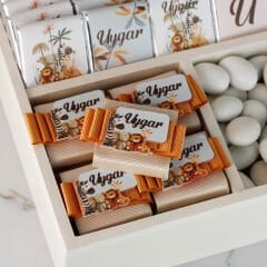 Safari Temalı Ahşap Kutuda Erkek Bebek Çikolatası