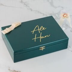 Aslan Temalı Ahşap Kutuda Erkek Bebek Çikolatası