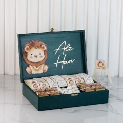 Aslan Temalı Ahşap Kutuda Erkek Bebek Çikolatası