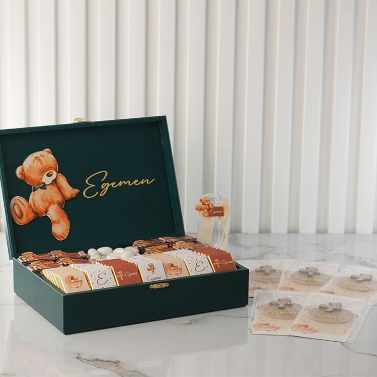 Ayıcık Temalı Ahşap Kutuda Çikolata, Kartlı Pleksi Magnet
