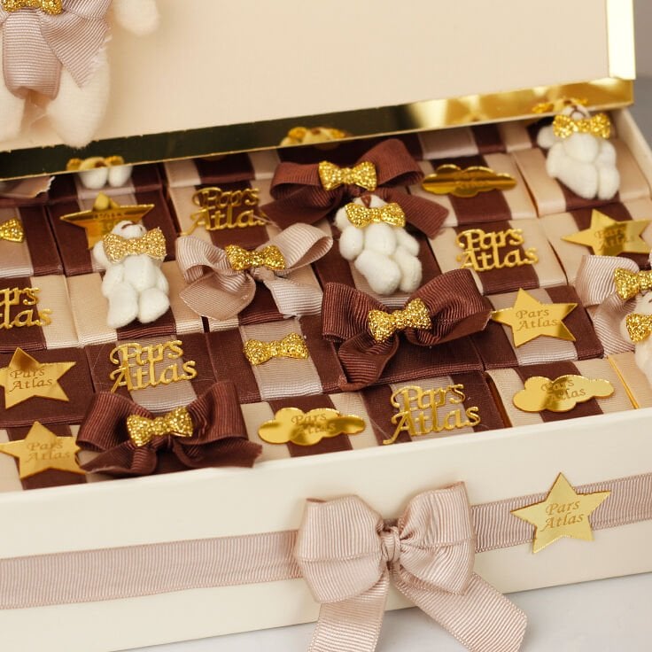 Ayıcık Temalı Krem ve Kahverengi Standlı Kutuda Erkek Bebek Çikolatası