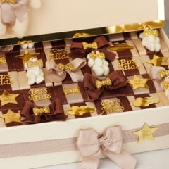 Ayıcık Temalı Krem ve Kahverengi Standlı Kutuda Erkek Bebek Çikolatası