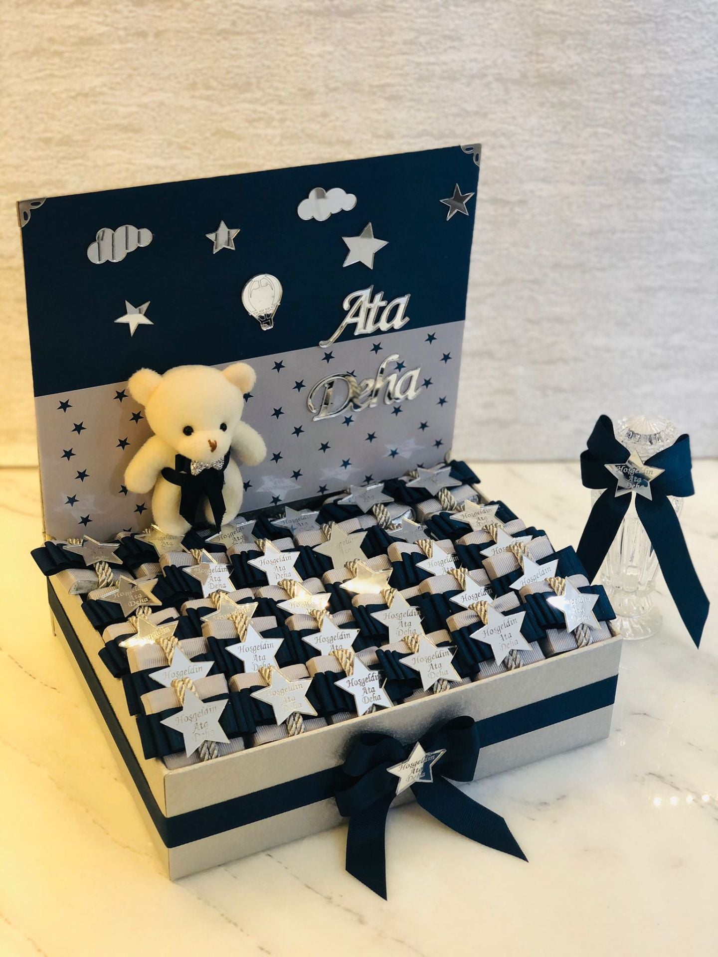 Ayıcık Temalı Standlı Kutuda Erkek Bebek Çikolatası