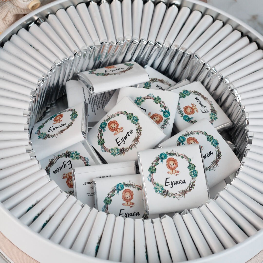 Ayıcık Temalı Baskılı Metal Kutuda Erkek Bebek Çikolatası