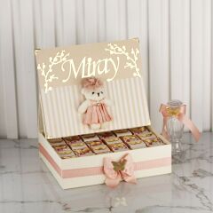 Ayıcık Temalı Standlı Kutuda Kız Bebek Çikolatası