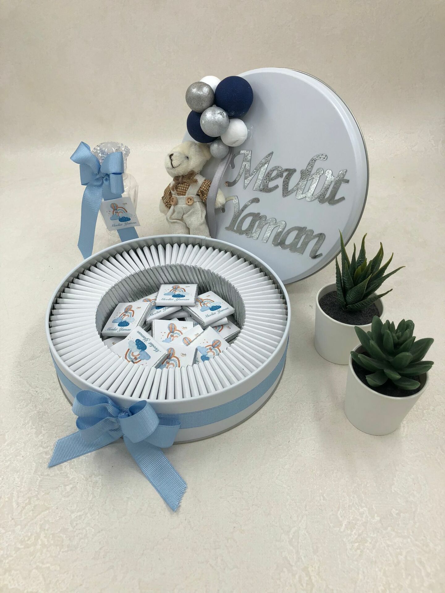 Ayıcık Temalı Baskılı Metal Kutuda Erkek Bebek Çikolatası