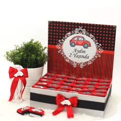 Araba Temalı Standlı Kutuda Erkek Bebek Çikolatası