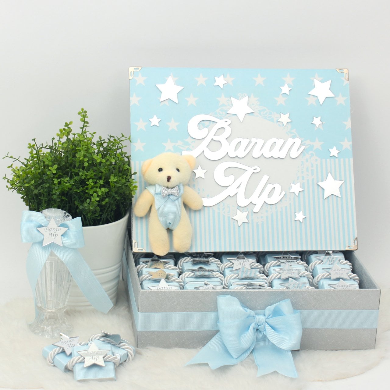 Yıldız Temalı Standlı Kutuda Erkek Bebek Çikolatası
