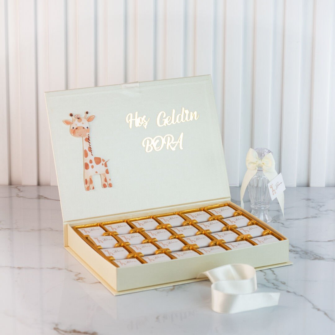 Zürafa Temalı Dikdörtgen Kutuda Erkek Bebek Çikolatası