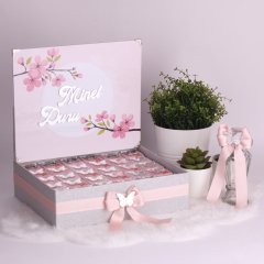 Çiçek Temalı Standlı Kutuda Kız Bebek Çikolatası