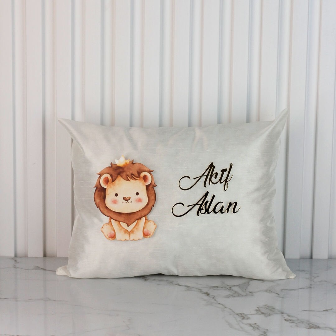 Aslan Temalı İsme Özel Erkek Bebek Takı Yastığı