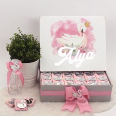 Kuğu Temalı Standlı Kutuda Kız Bebek Çikolatası