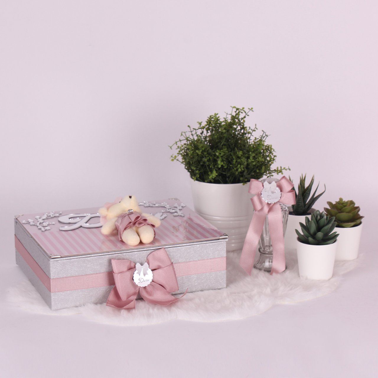 Ayıcık Temalı Standlı Kutuda Kız Bebek Çikolatası