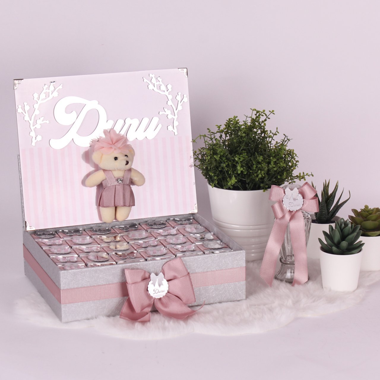 Ayıcık Temalı Standlı Kutuda Kız Bebek Çikolatası