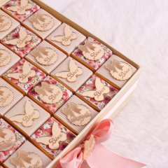 Ayıcık Temalı Standlı Kutuda Kız Bebek Çikolatası