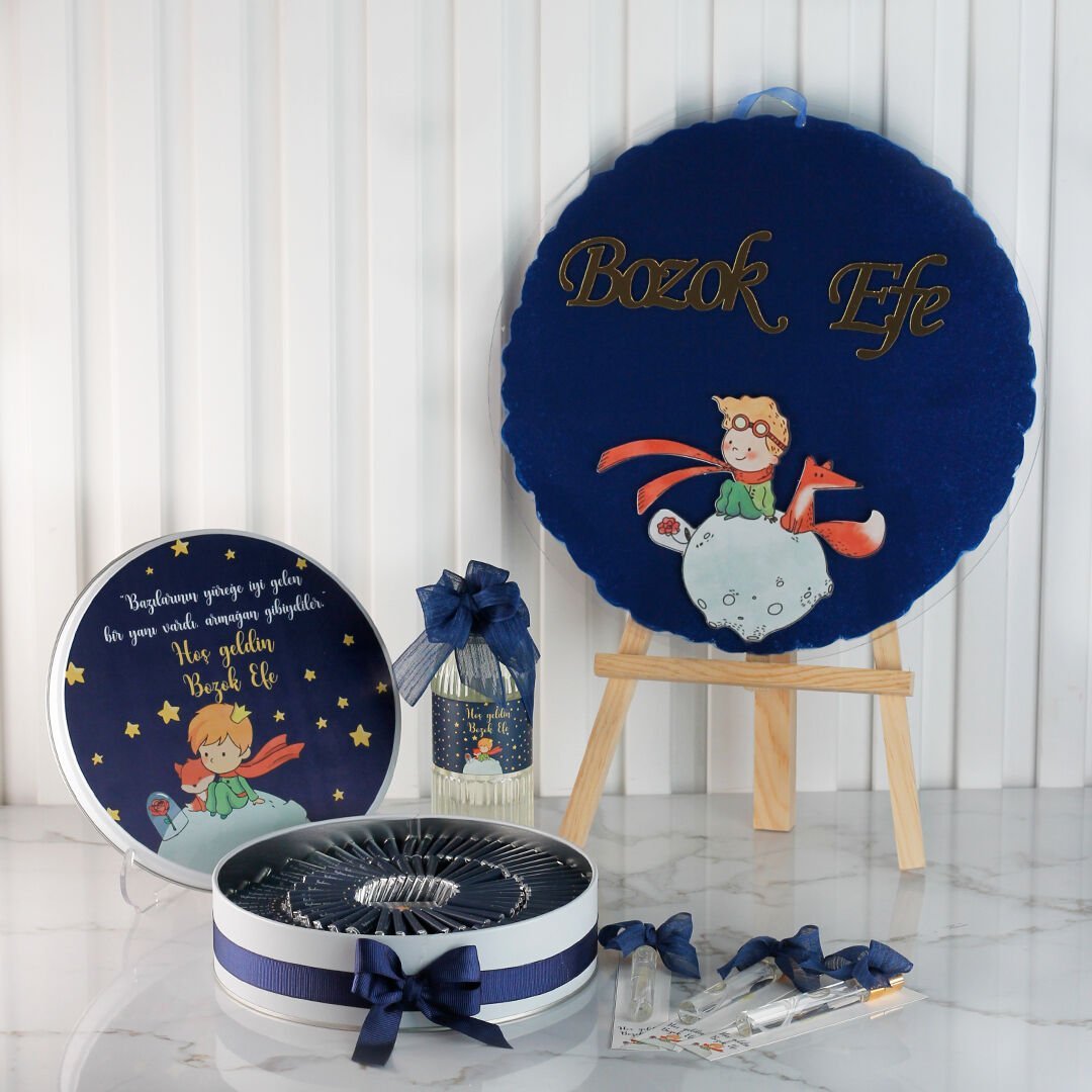 Küçük Prens Temalı Çikolata, Kapı Süsü, Kartlı Kolonya Şişesi ve Büyük Kolonya