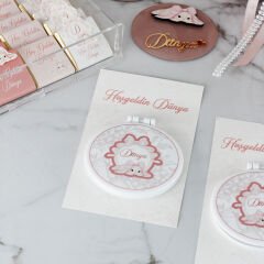 Tavşan Temalı Ledli Pleksi Kutuda Çikolata, Ledli Kapı Süsü, Misafir Kolonyası, Yastık, Pleksi Magnet, Ayna ve Kolonya Şişesi Seti