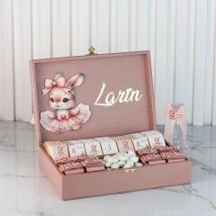 Tavşan Temalı Ahşap Kutuda Bebek Çikolatası