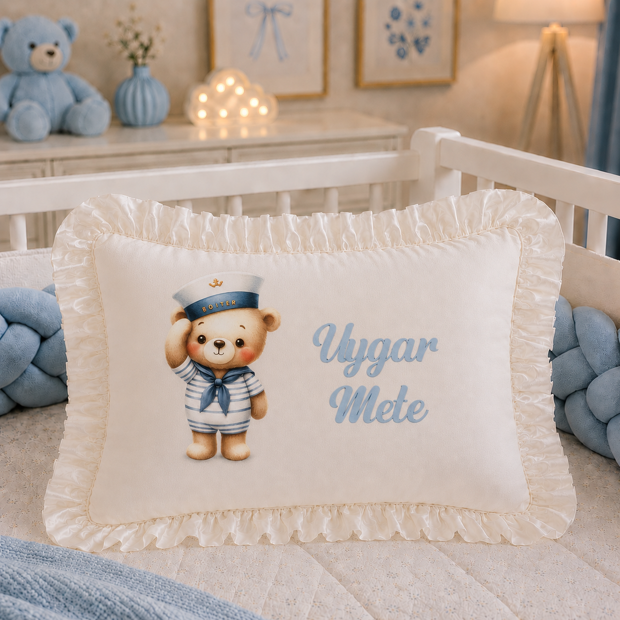 Ayıcık Temalı İsme Özel Fırfırlı Erkek Bebek Takı Yastığı