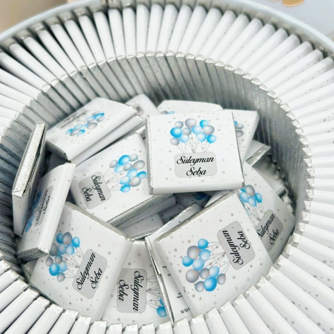 Ayıcık Temalı Baskılı Metal Kutuda Erkek Bebek Çikolatası