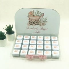 Somon Temalı Pleksi Kutuda Kız Bebek Çikolatası