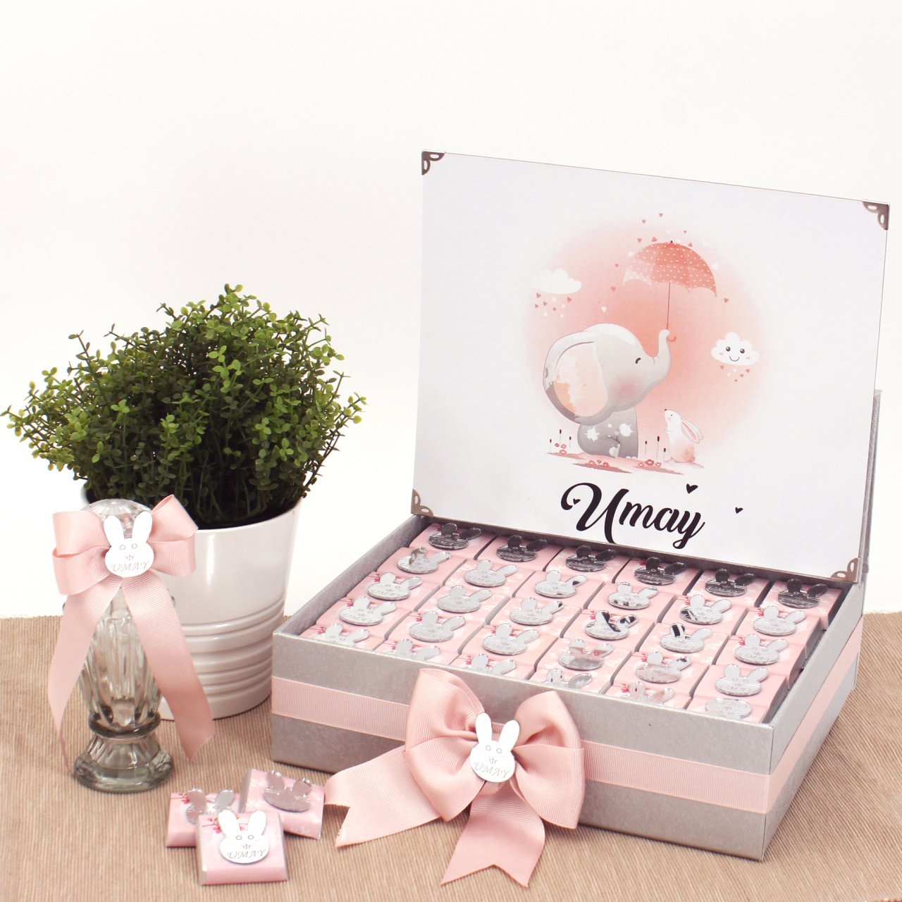 Fil Temalı Standlı Kutuda Kız Bebek Çikolatası