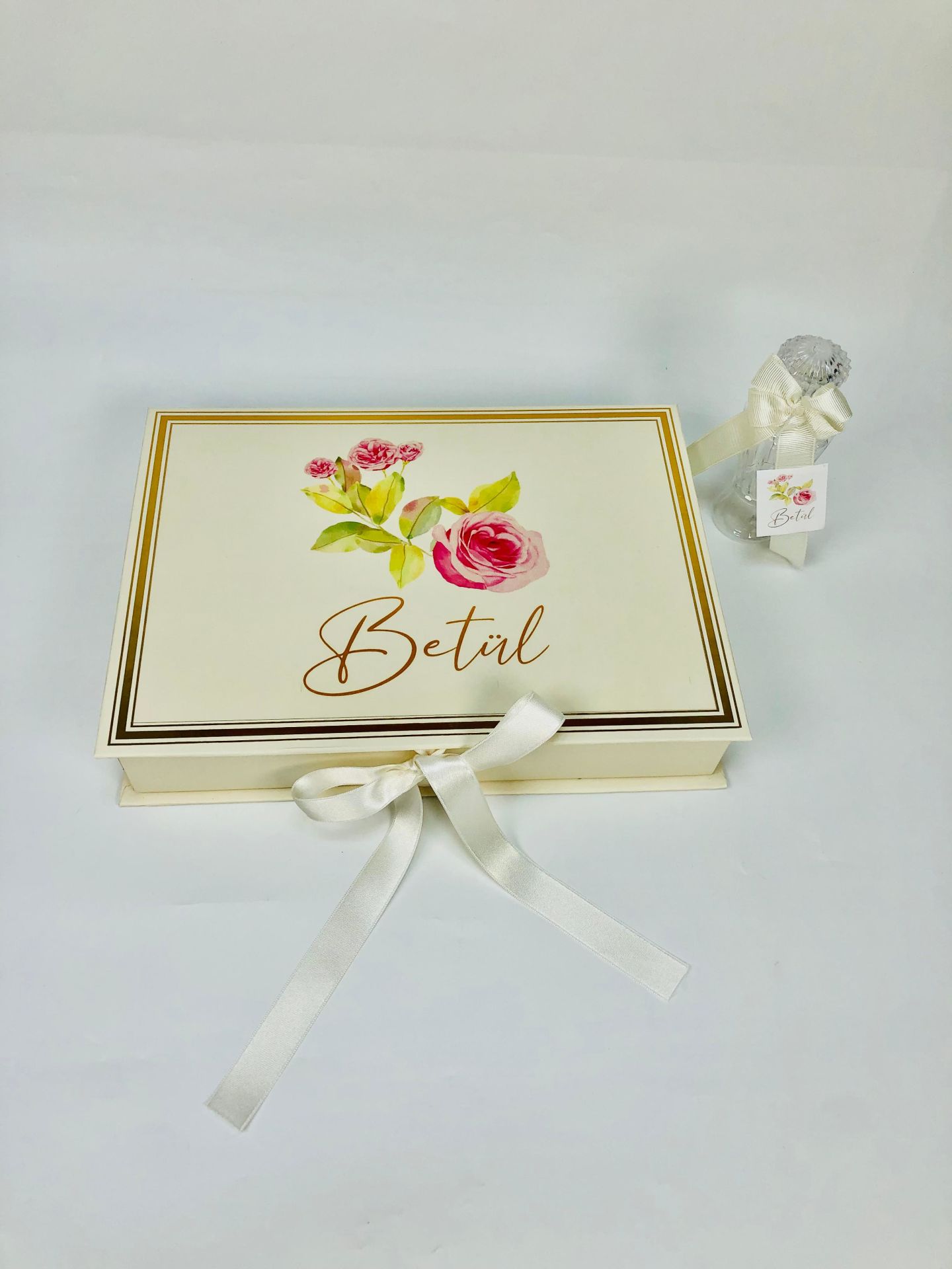 Çiçek Temalı Dikdörtgen Kutuda Kız Bebek Çikolatası