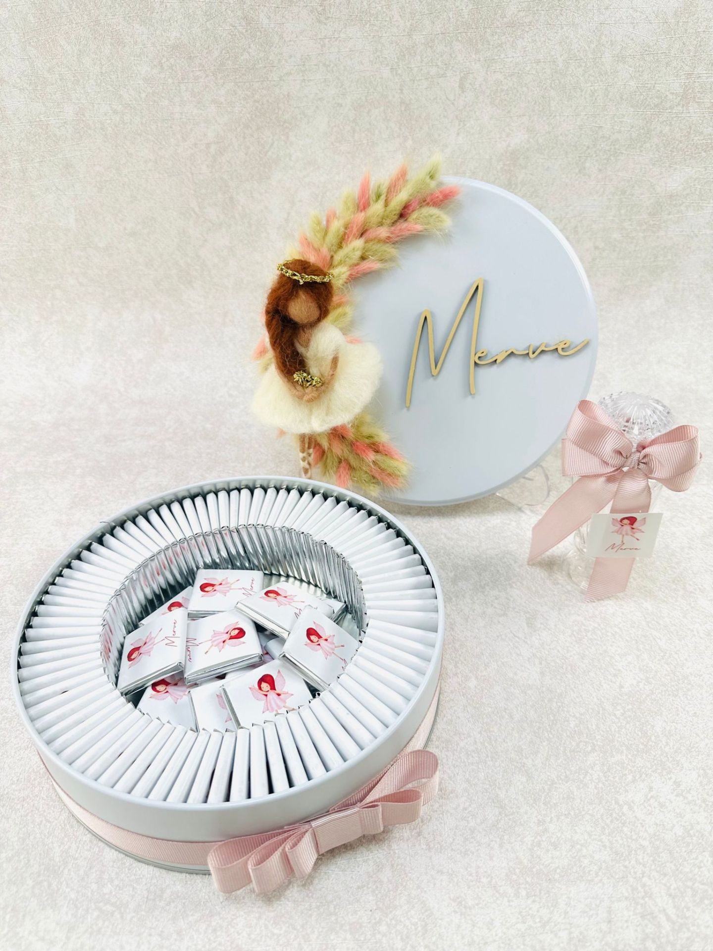 Kelebek Temalı Metal Kutuda Kız Bebek Çikolatası