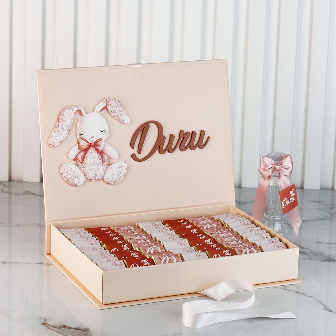 Tavşan Temalı Çikolata, Çerçeveli Kapı Süsü ve Metal Mum