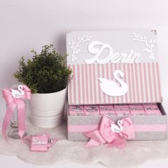 Kuğu Temalı Standlı Kutuda Kız Bebek Çikolatası