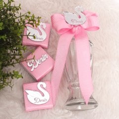 Kuğu Temalı Standlı Kutuda Kız Bebek Çikolatası