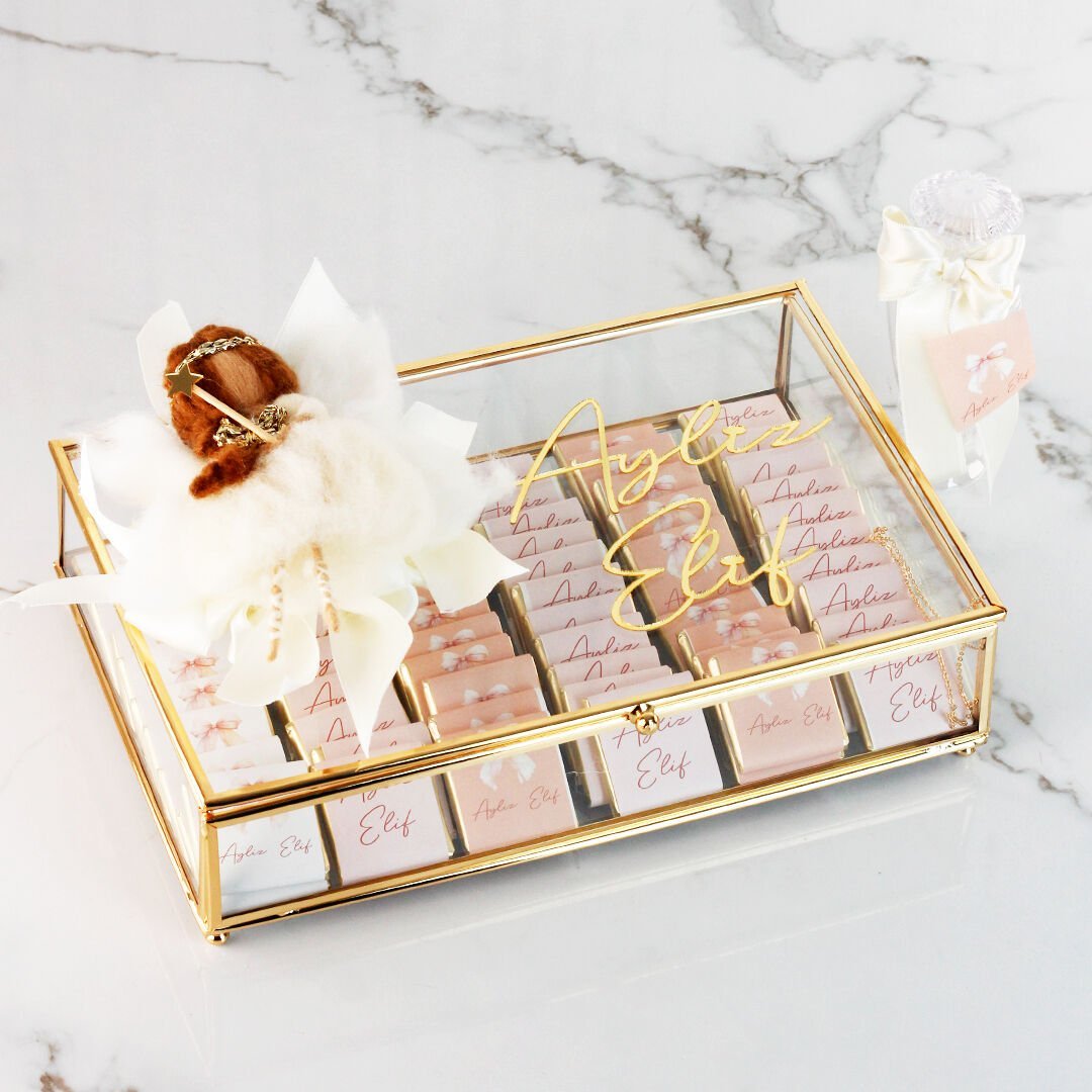 Peri Kızı Detaylı Cam Kutuda Kız Bebek Çikolatası