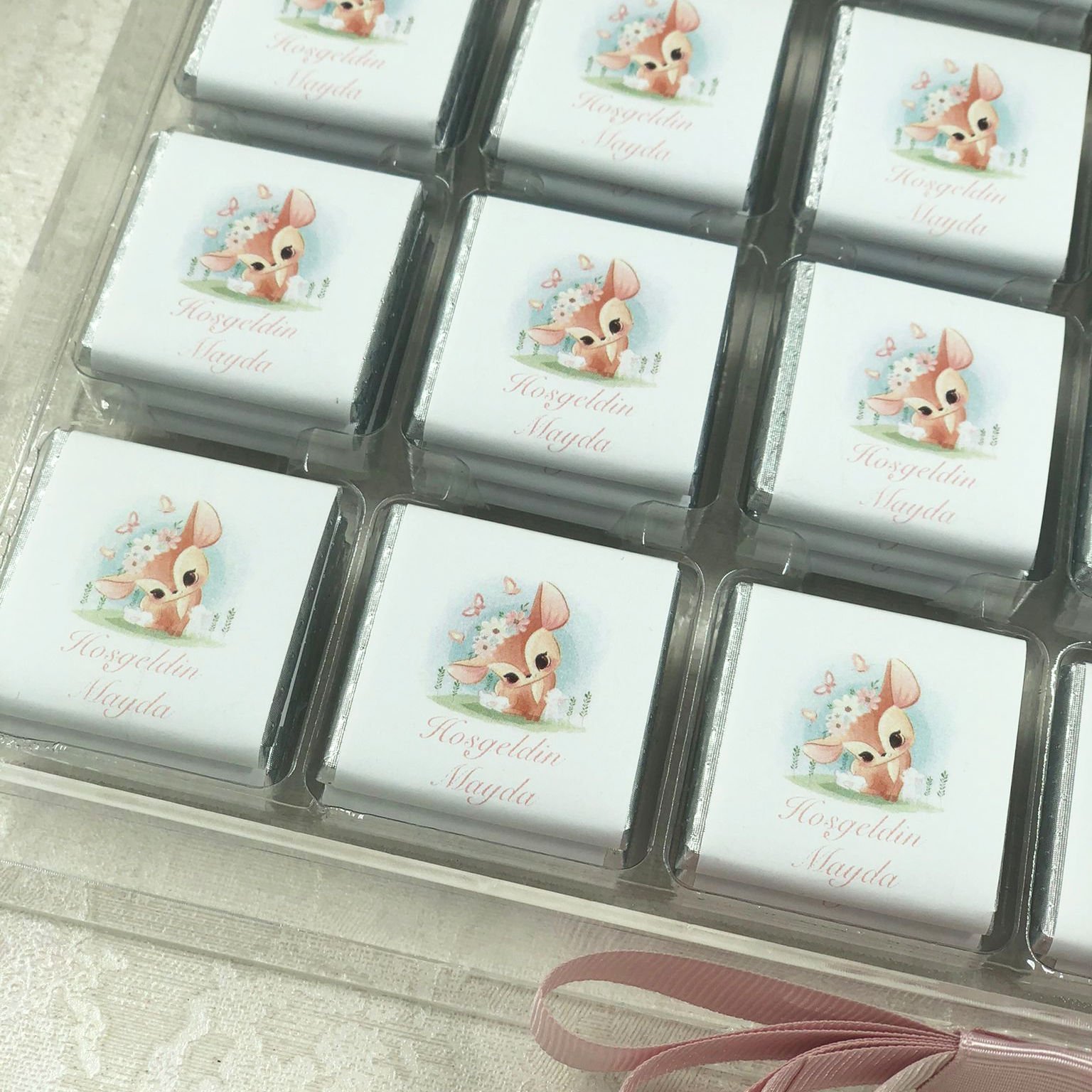 Ceylan Temalı Pleksi Kutuda Kız Bebek Çikolatası