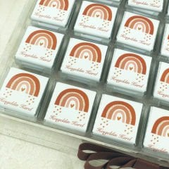 Gökkuşağı Temalı Pleksi Kutuda Kız Bebek Çikolatası