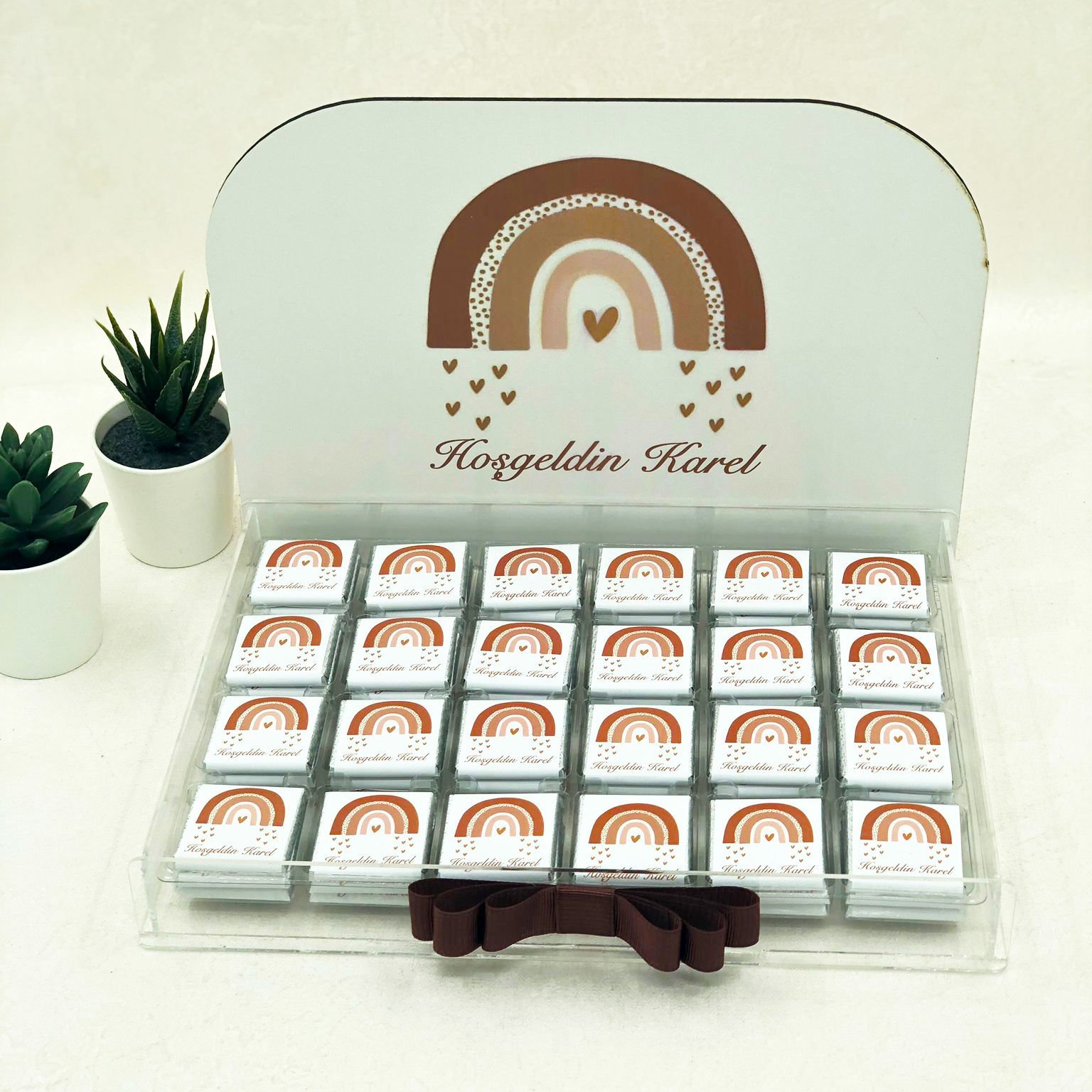 Gökkuşağı Temalı Pleksi Kutuda Kız Bebek Çikolatası