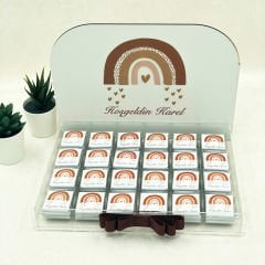 Gökkuşağı Temalı Pleksi Kutuda Kız Bebek Çikolatası