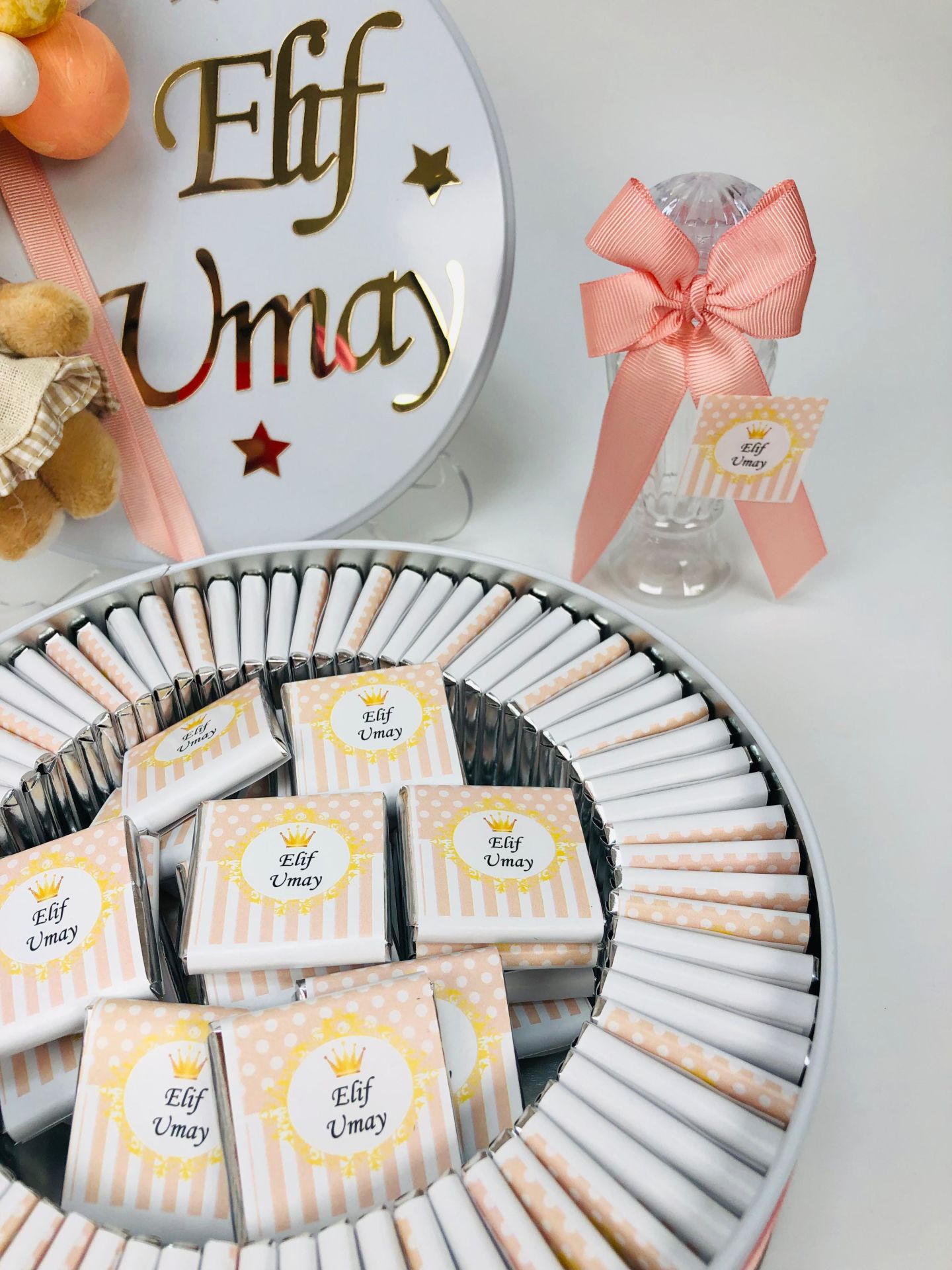 Ayıcık Temalı Baskılı Metal Kutuda Kız Bebek Çikolatası