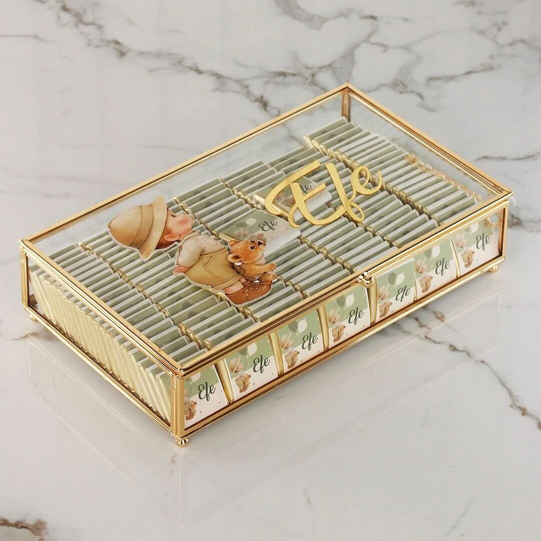 Çocuk Temalı Cam Kutuda Erkek Bebek Çikolatası