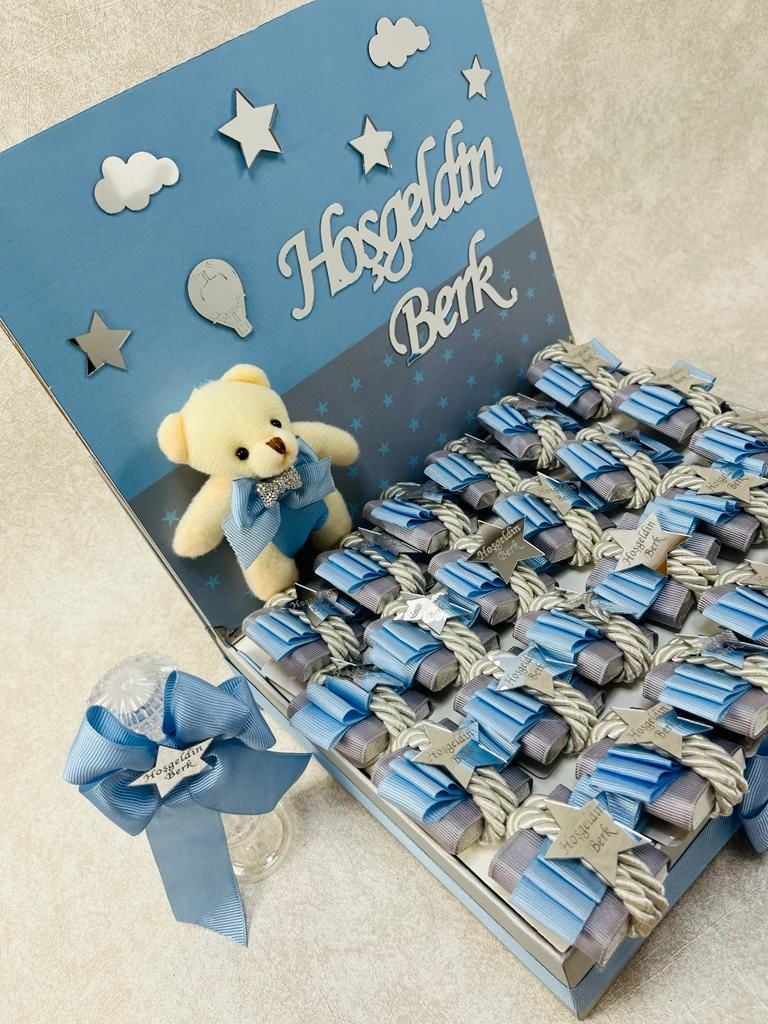 Ayıcık Temalı Standlı Kutuda Erkek Bebek Çikolatası