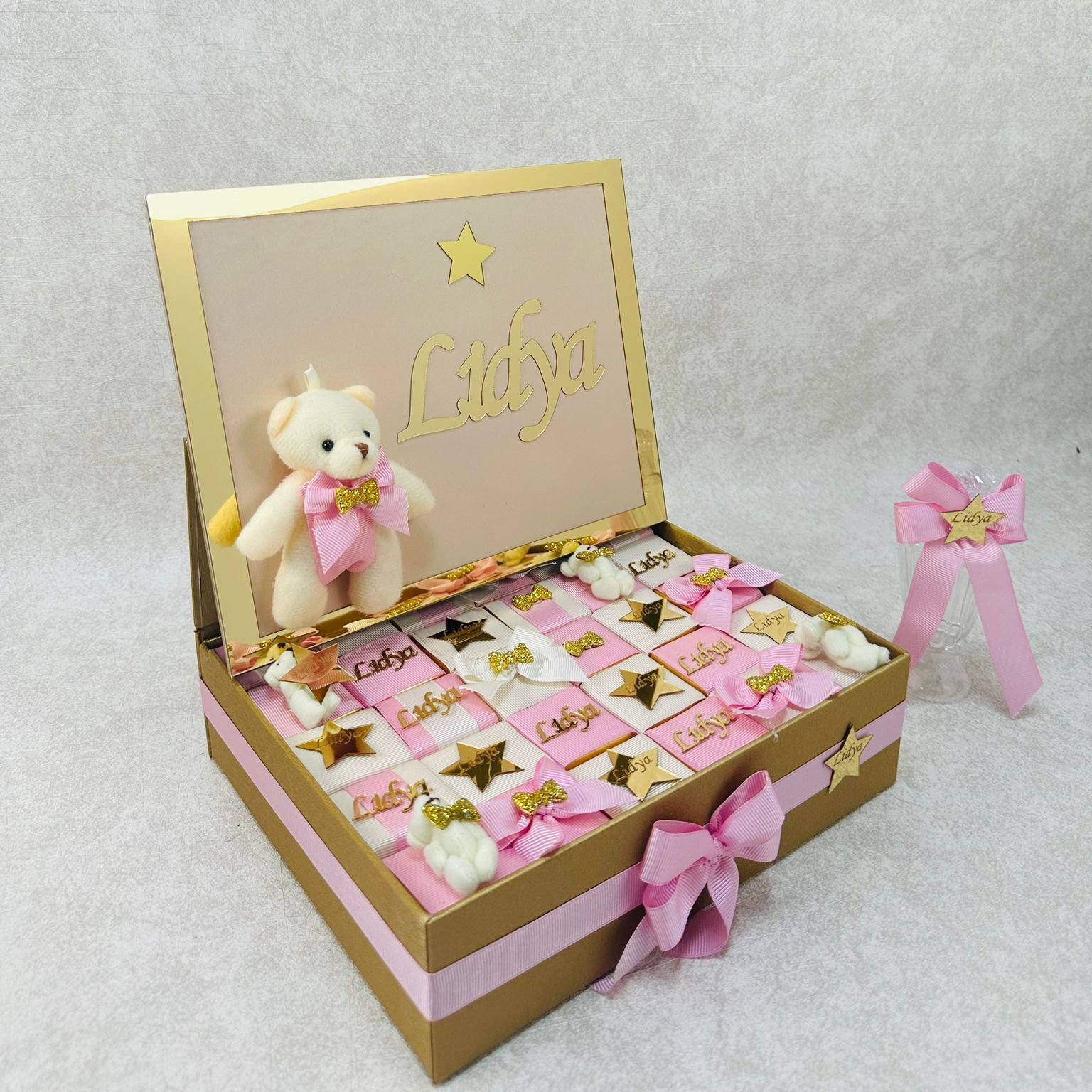 Ayıcık Temalı Standlı Kutuda Kız Bebek Çikolatası