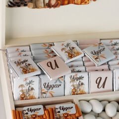 Safari Temalı Ahşap Kutuda Erkek Bebek Çikolatası