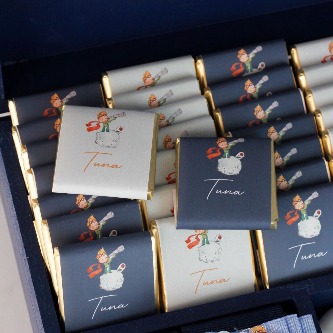 Küçük Prens Temalı Ahşap Kutuda Erkek Bebek Çikolatası