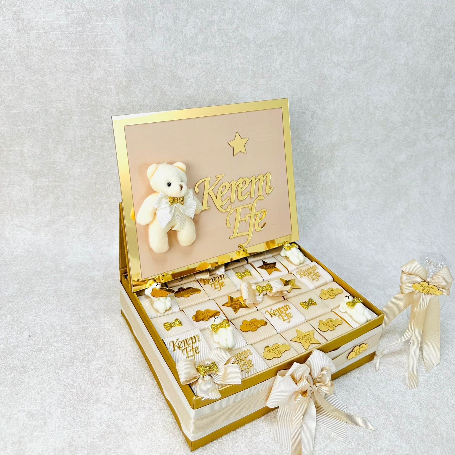 Ayıcık Temalı Standlı Kutuda Erkek Bebek Çikolatası