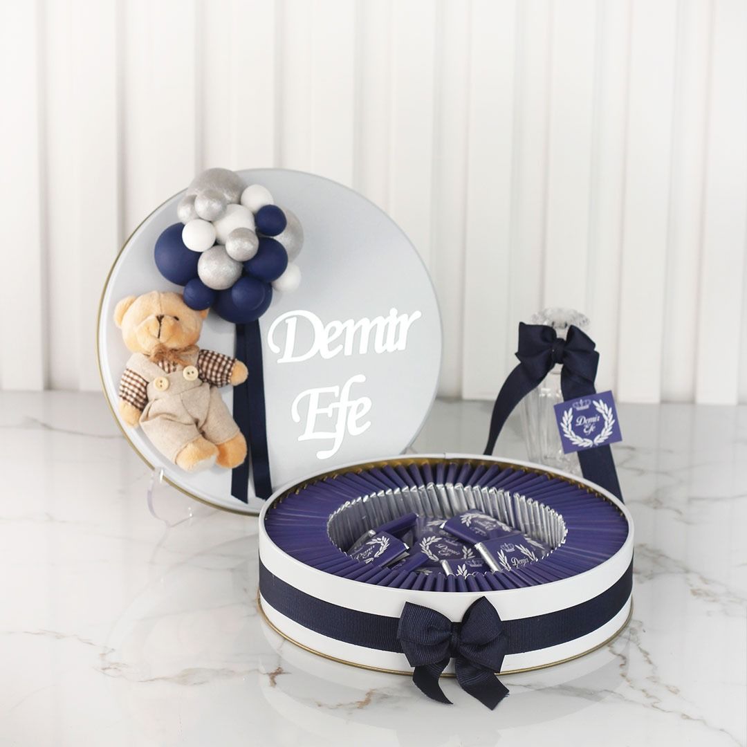 Ayıcık Temalı Baskılı Metal Kutuda Erkek Bebek Çikolatası