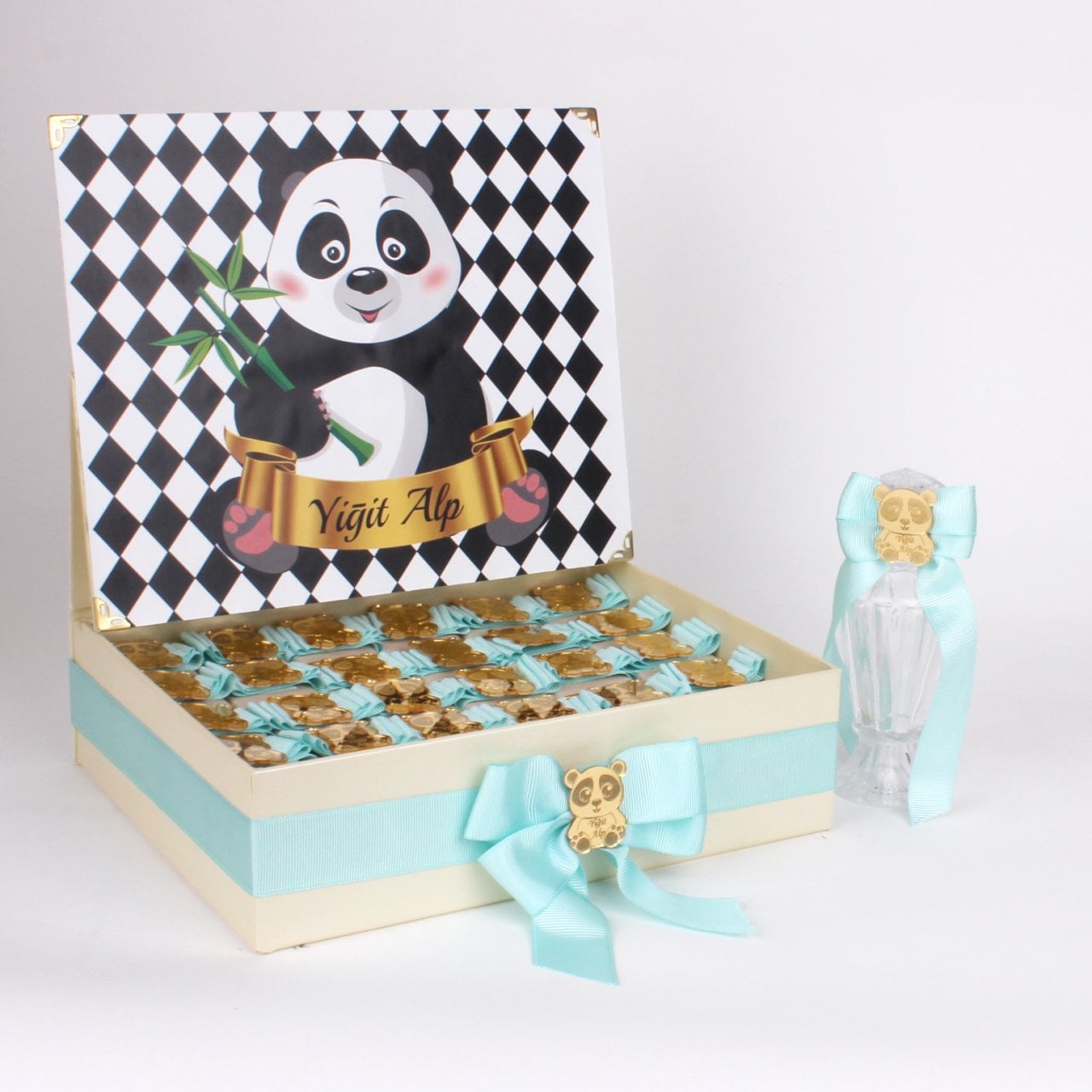 Panda Temalı Standlı Kutuda Erkek Bebek Çikolatası