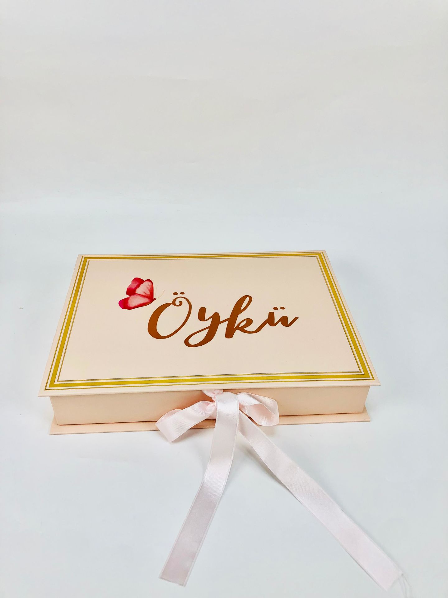 Kelebek Temalı Dikdörtgen Kutuda Kız Bebek Çikolatası