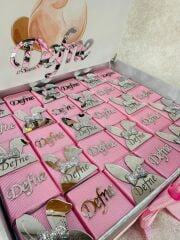 Tavşan Temalı Standlı Kutuda Kız Bebek Çikolatası