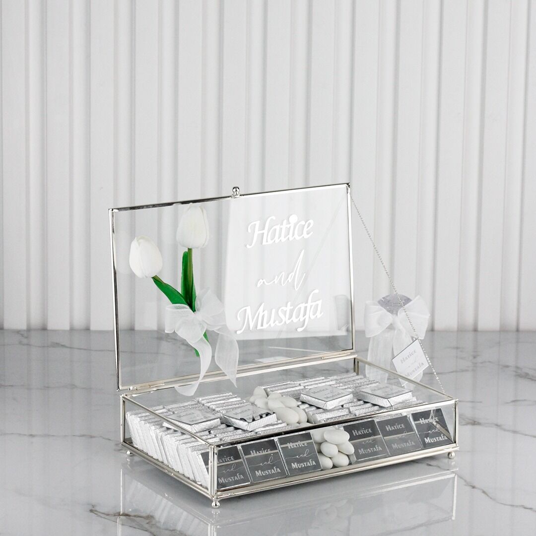 Gümüş Cam Kutuda Nişan Çikolatası