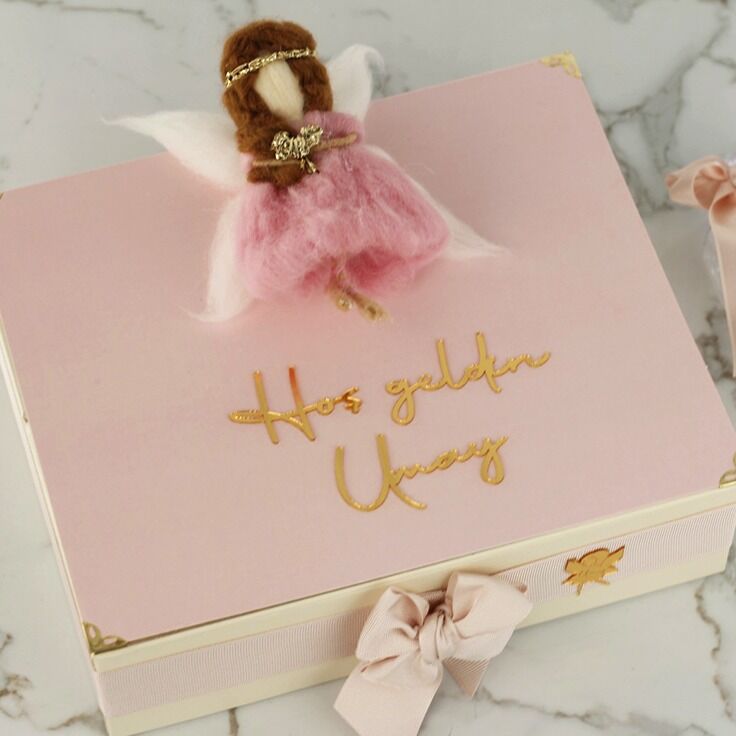 Peri Temalı Standlı Kutuda Kız Bebek Çikolatası