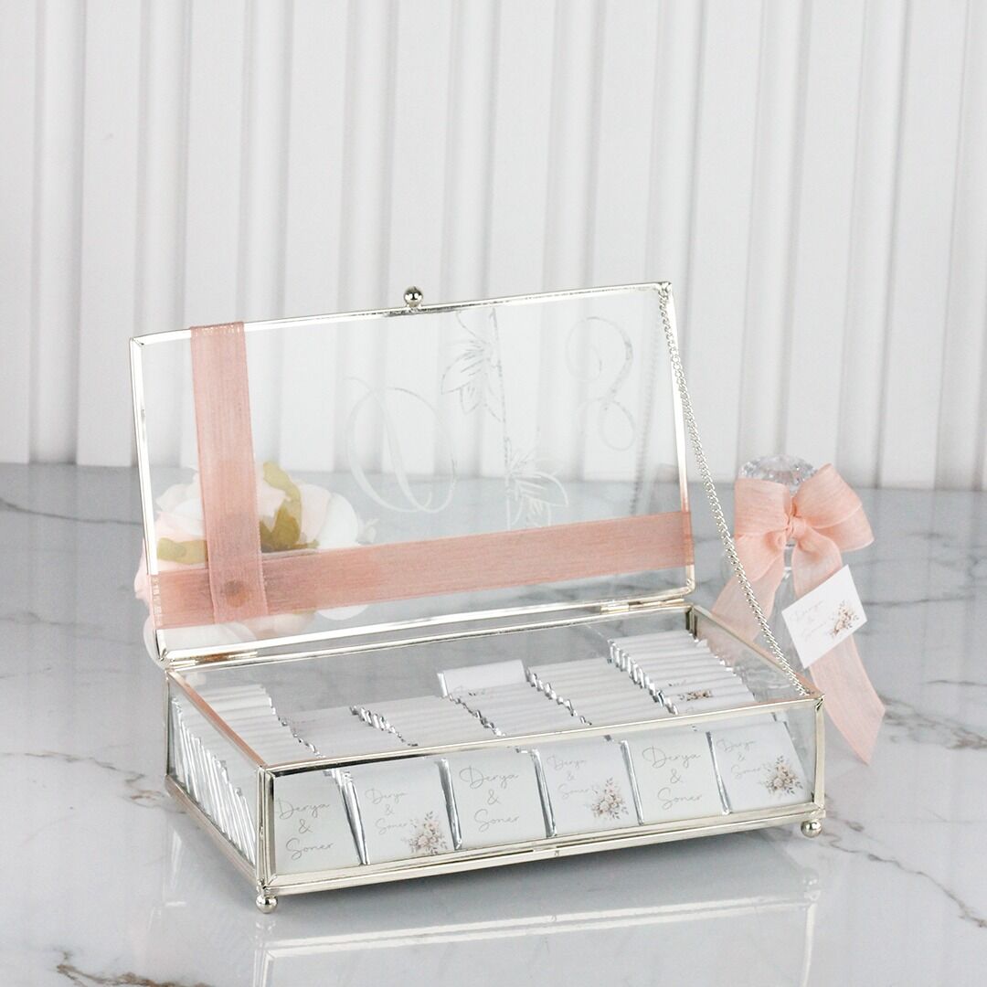 Gümüş Cam Kutuda Nişan Çikolatası